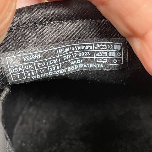 Vionic Women's Kearny Sneaker Size 7 Wide Black Leather Slip On Flat - Picture 12 of 15